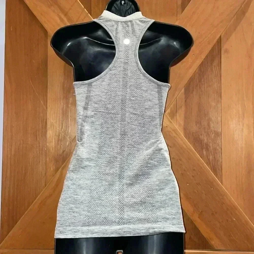 Lululemon Swifty Tech- 4 - Picture 4 of 9